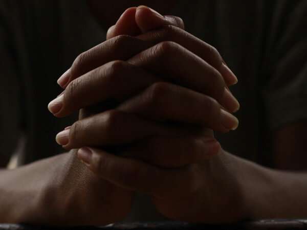 Mains qui prient