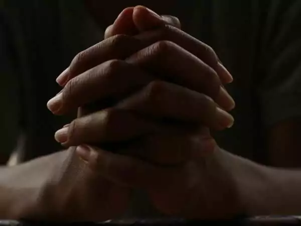 Mains qui prient